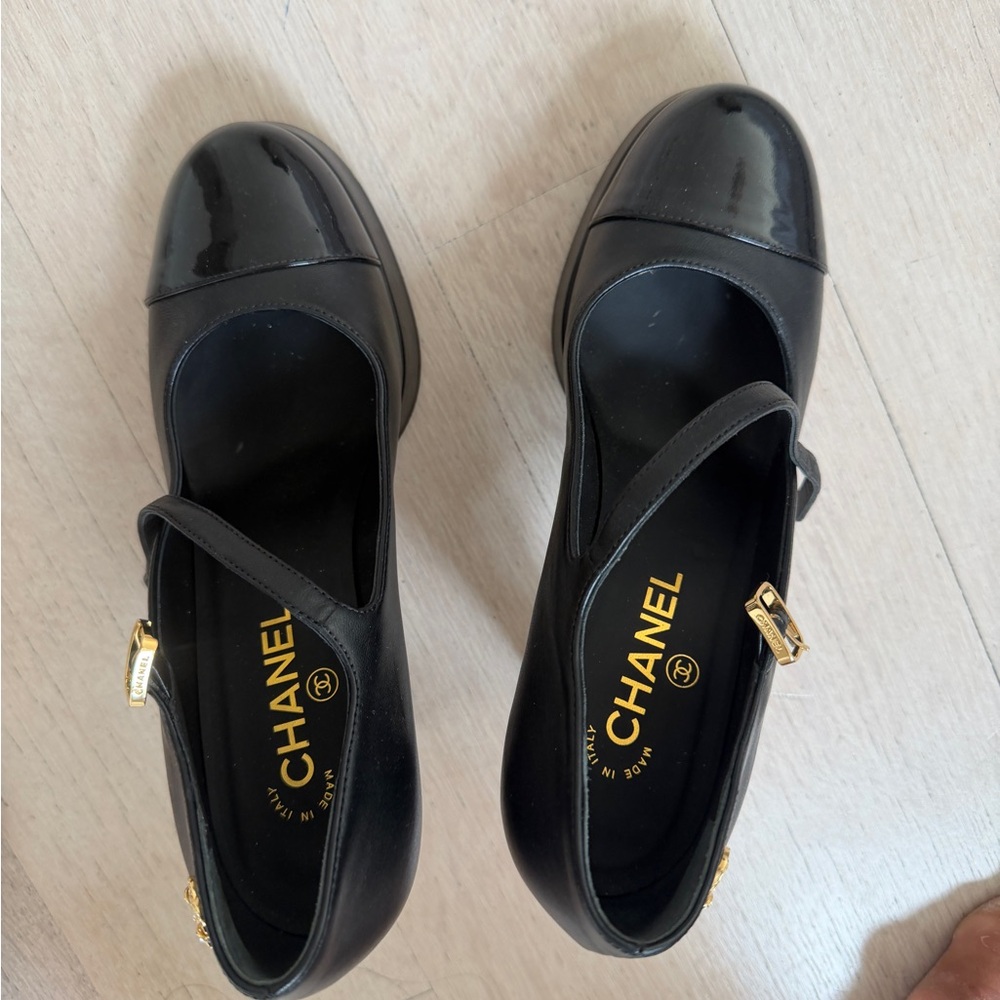 CHANEL Black Patent Cap-Toe Mary Jane Pumps with Gold Hardware-Worn Once 39.5